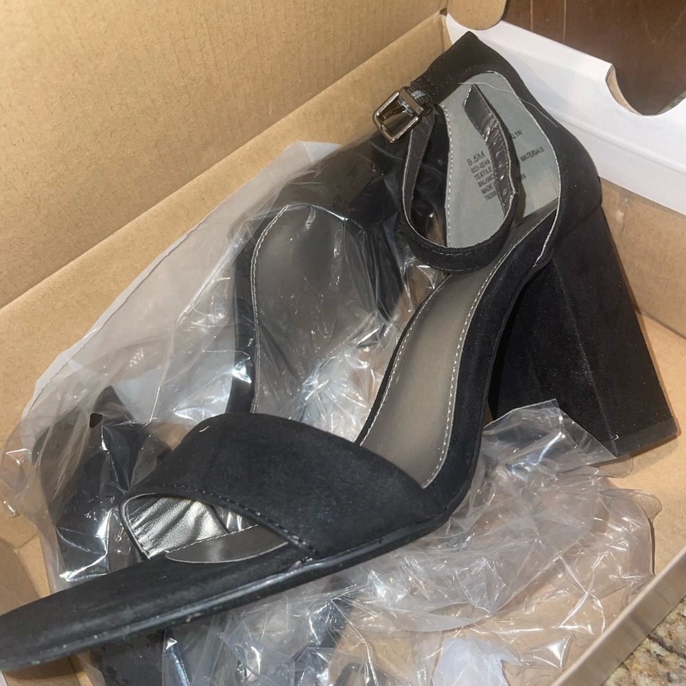 New Womens 8.5 Black Block Strap Heels